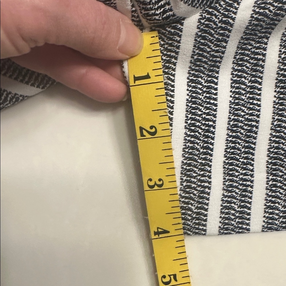 Banana Republic Black and White Shorts size 6 - Picture 5 of 5